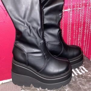 Demonia’s shaker 100